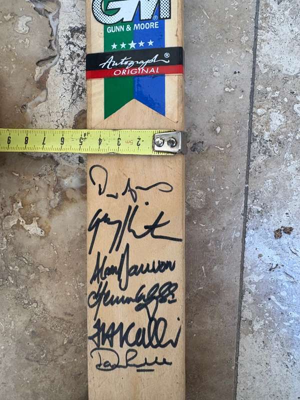 Gunn and Moore autograph original bat signed by  pro cricketers  Daniel Rowe , Alan Dawson & Co