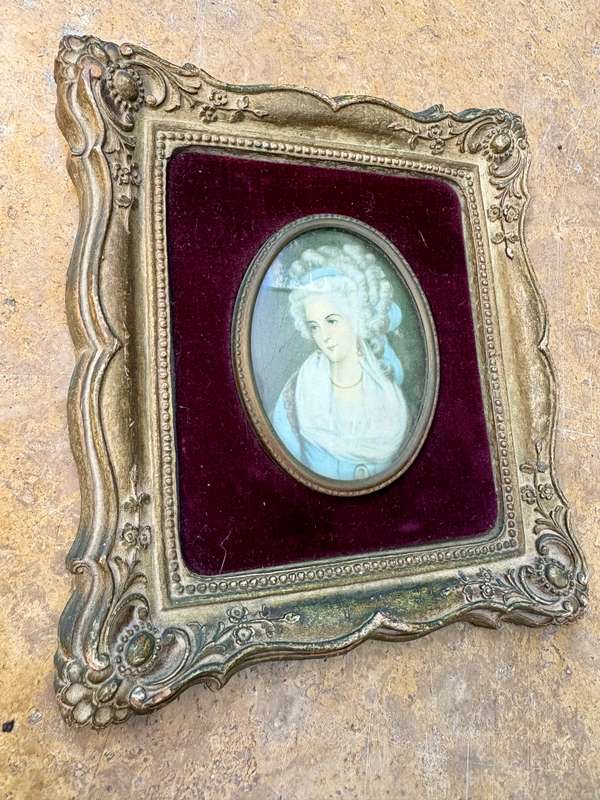 Vintage cameo portrait of lady bust convex glass