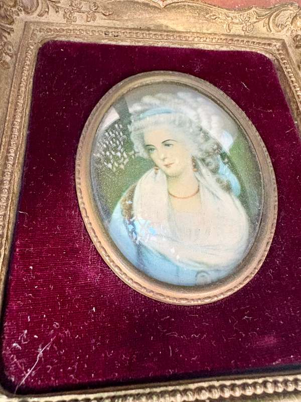 Vintage cameo portrait of lady bust convex glass