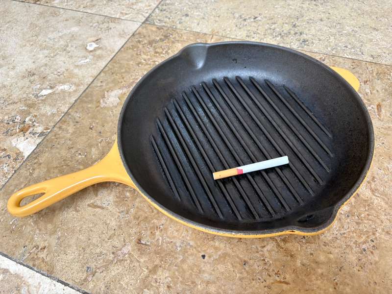 Le  Creuset Pan cast iron enamel 26 cm round yellow