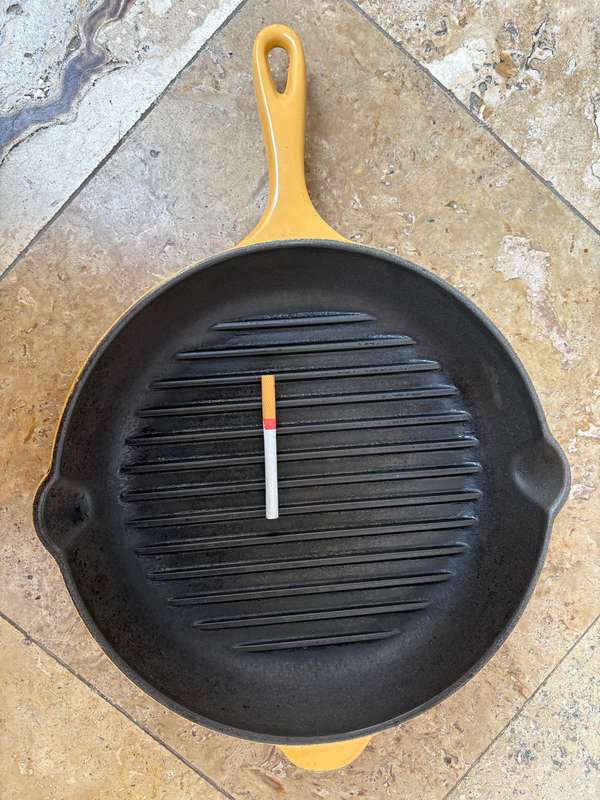 Le  Creuset Pan cast iron enamel 26 cm round yellow