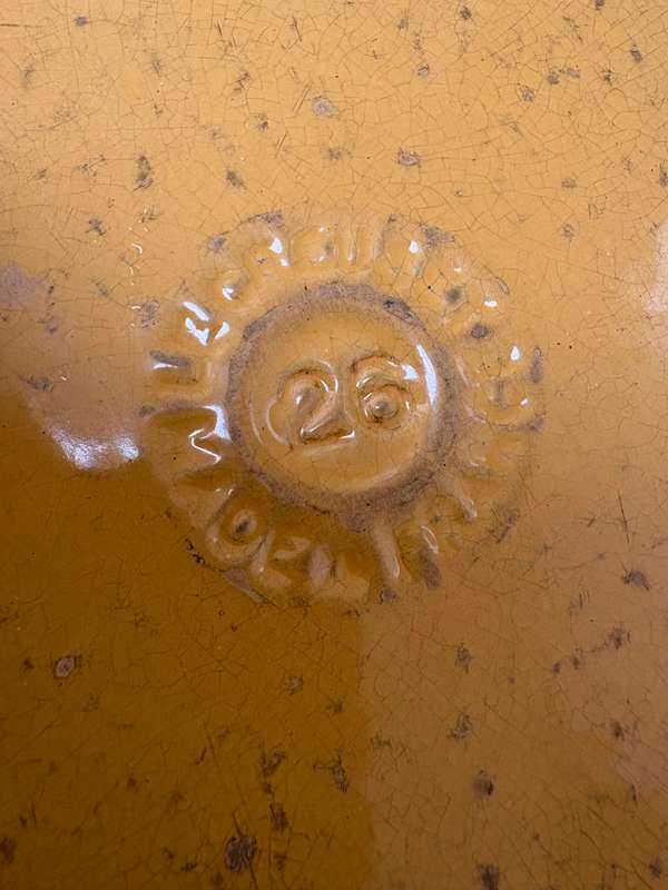 Le  Creuset Pan cast iron enamel 26 cm round yellow