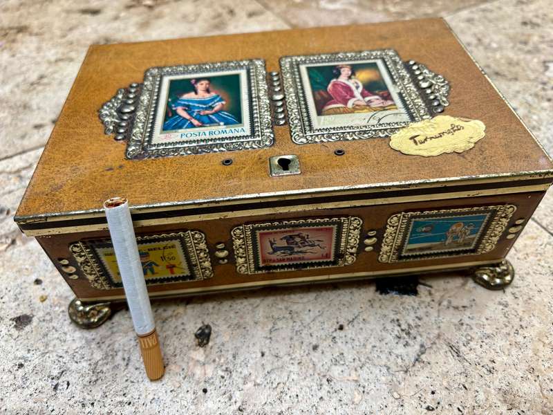 Stamp collector footed tin box with 25 travel badge lot Europe badges