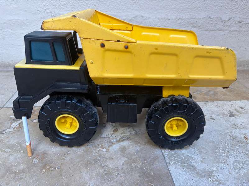 Tonka dump truck pressed steel hasbro 2012 42 cm