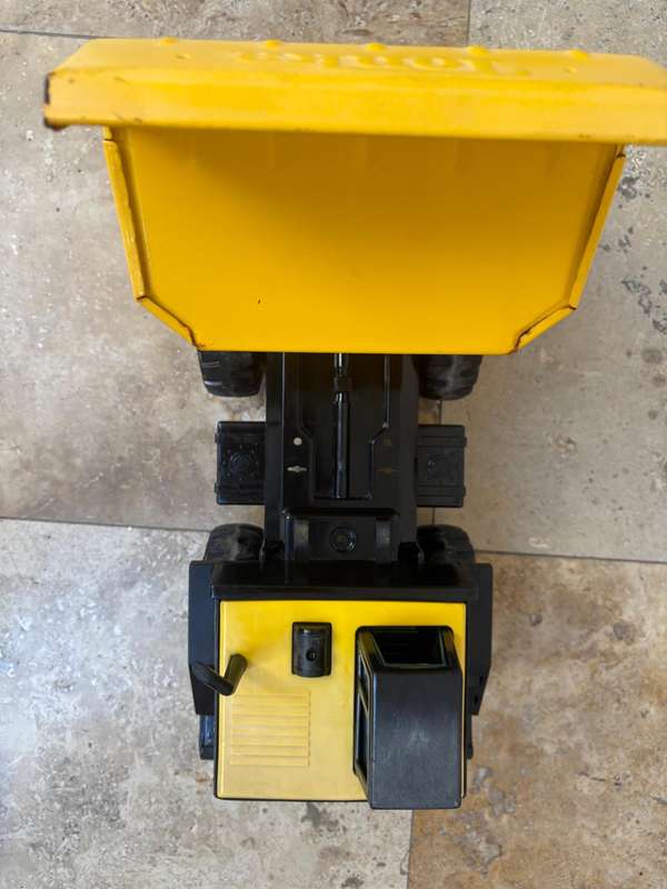Tonka dump truck pressed steel hasbro 2012 42 cm