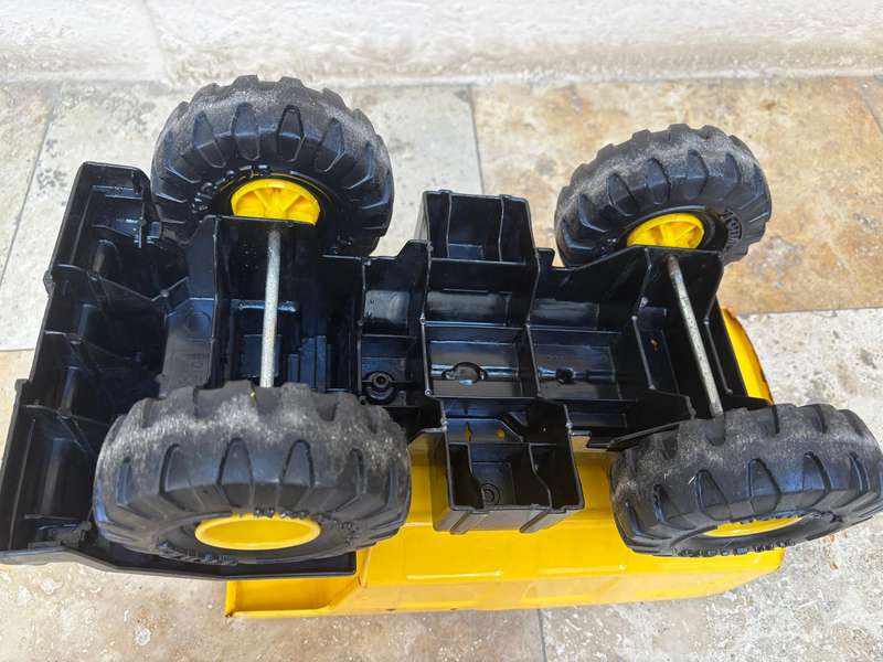 Tonka dump truck pressed steel hasbro 2012 42 cm
