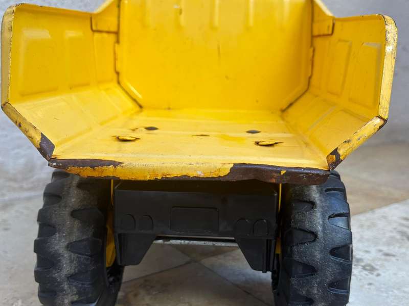 Tonka dump truck pressed steel hasbro 2012 42 cm