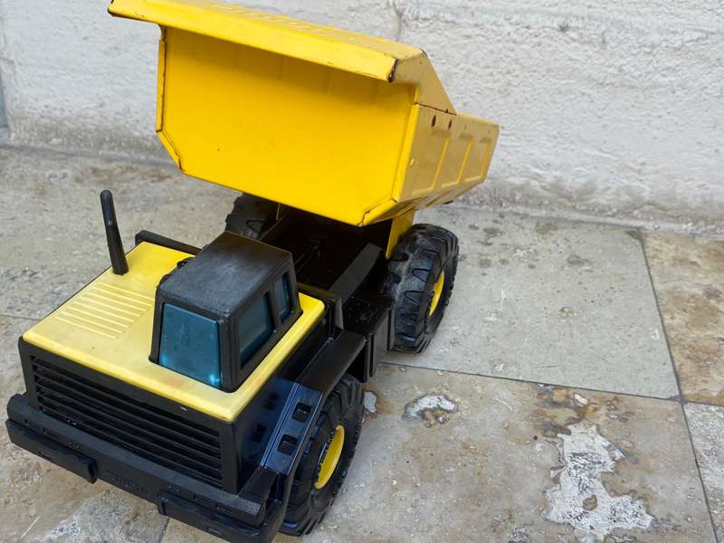 Tonka dump truck pressed steel hasbro 2012 42 cm