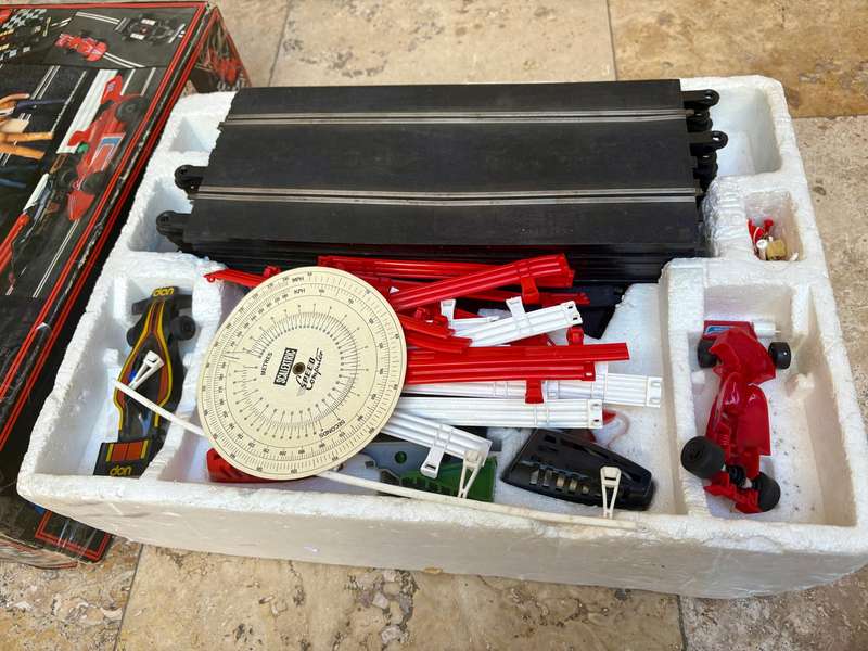 Scalextric Grand Prix vintage set sold as spares