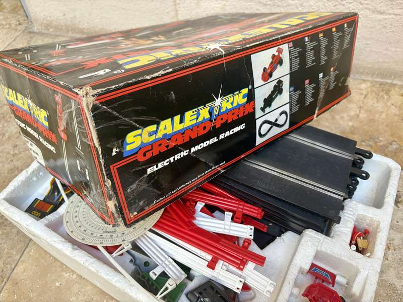Scalextric Grand Prix vintage set sold as spares