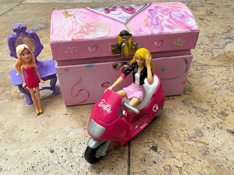 Mattel Barbie scooter in music box plus Barbie friend