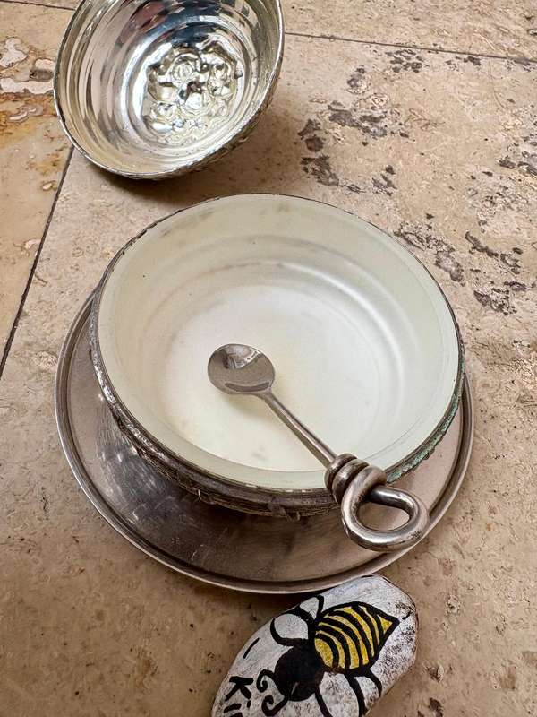 Vintage bee hive honey pot silver plated with glass insert + spoon