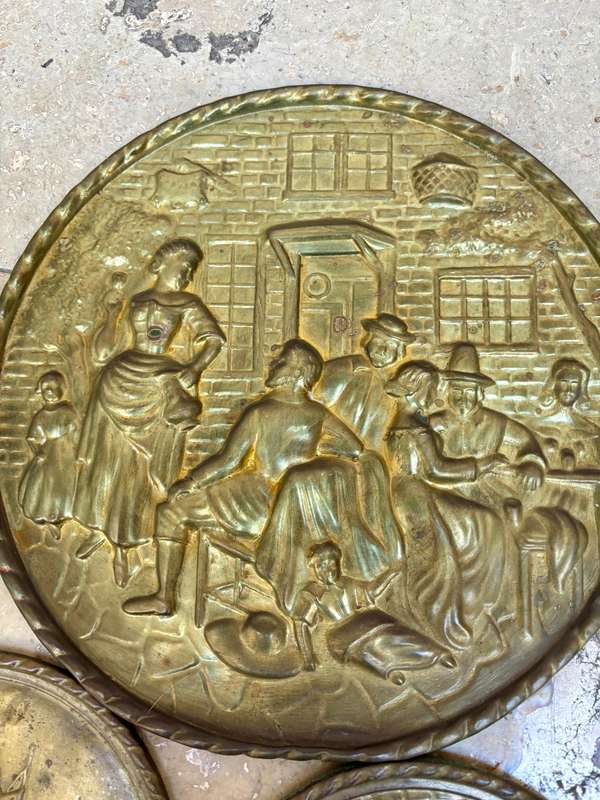 PEERAGE TAVERN BRASS WALL PLATE VINTAGE EMBOSSED Scene lot of 3