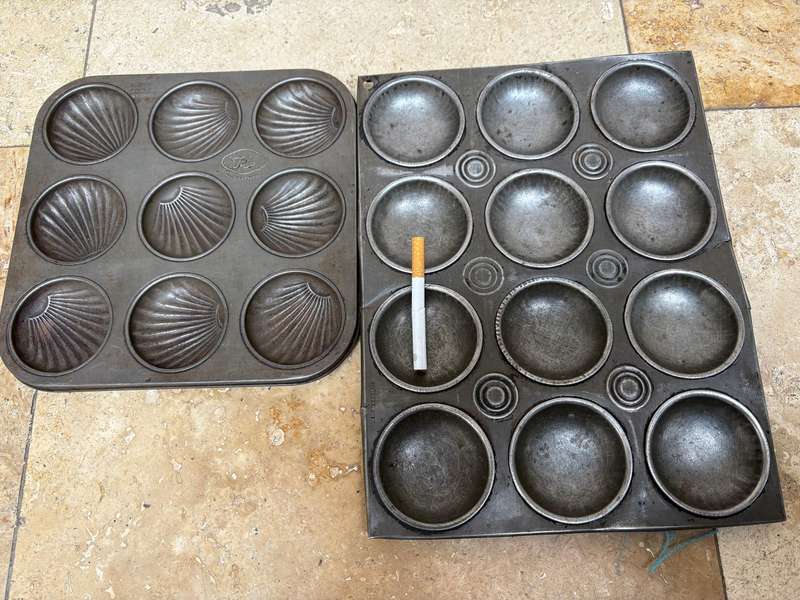Vintage cooking cake tray pair