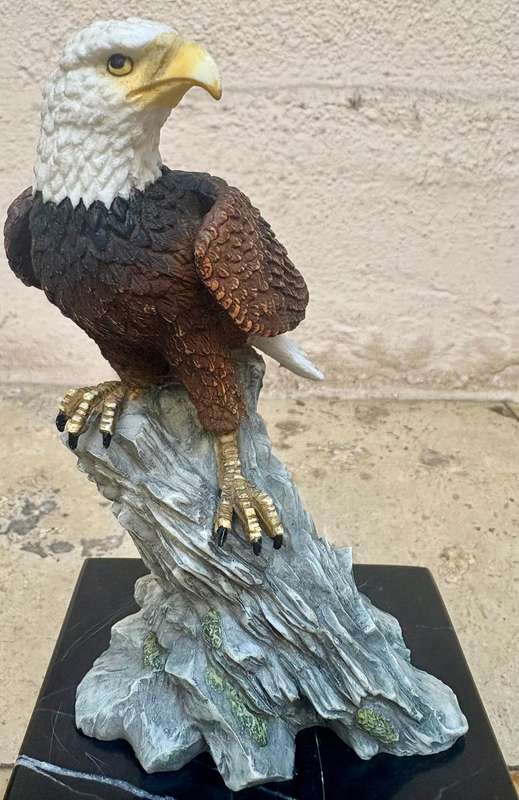 Bald eagle sculpture on marble base crystal cathedral Eagles club 2004 10 inch , 25 cm