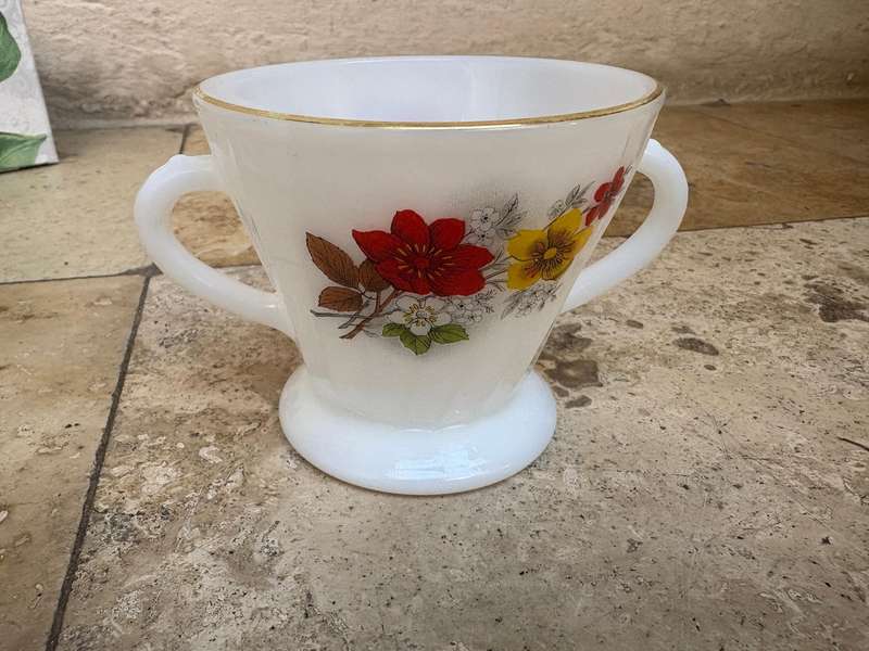 Vintage Chang Hee milk glass Korea