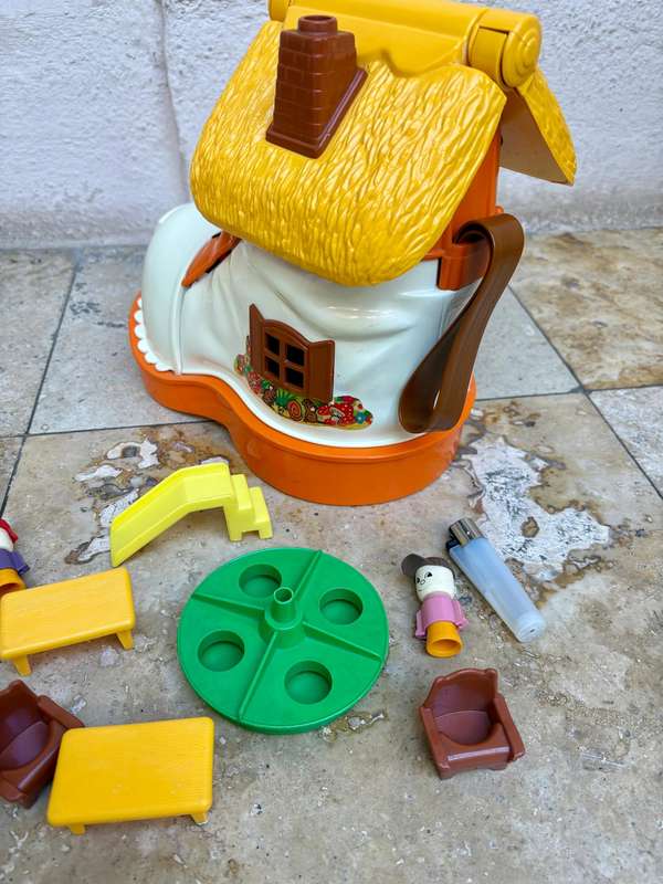 Vintage 1977 Matchbox Play Boot Shoe House Live N Learn TOY + figures furniture play set