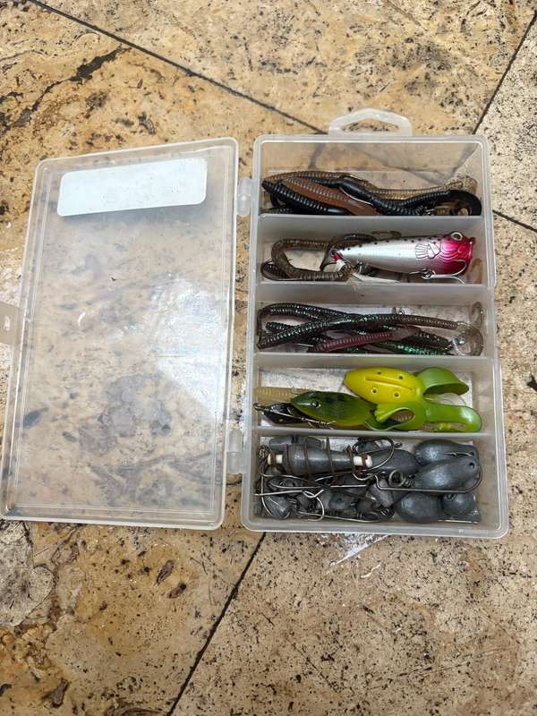 Bass worm kit fishing pack