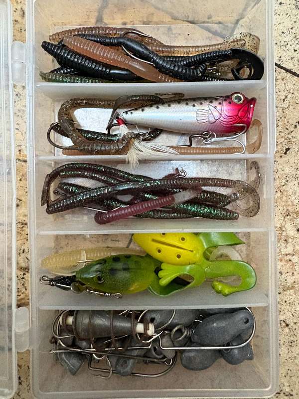 Bass worm kit fishing pack