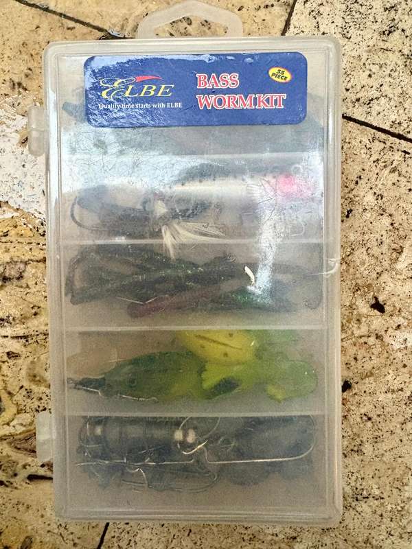 Bass worm kit fishing pack