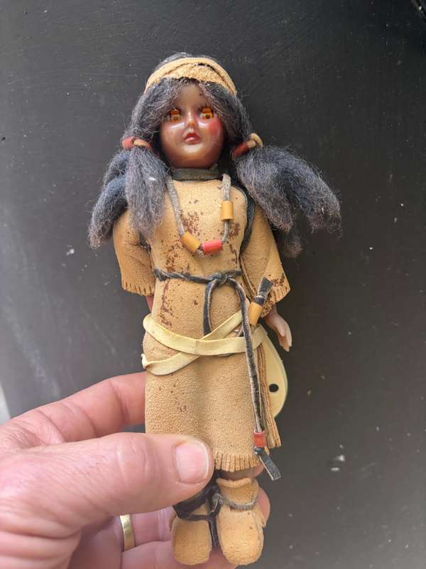 Vintage Native American Indian doll , baby  + tepee tent hand crafted
