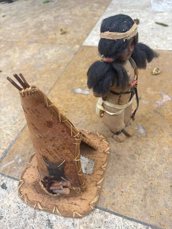 Vintage Native American Indian doll , baby  + tepee tent hand crafted
