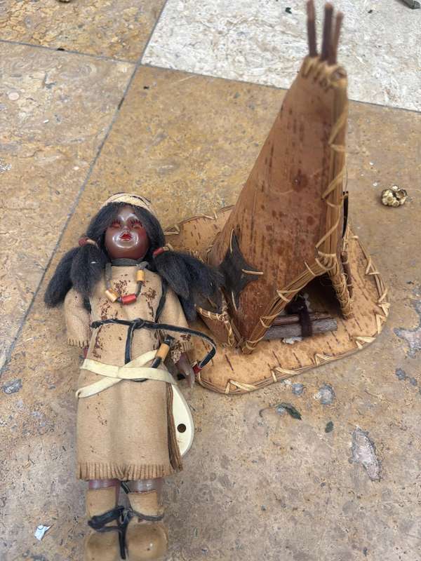 Vintage Native American Indian doll , baby  + tepee tent hand crafted