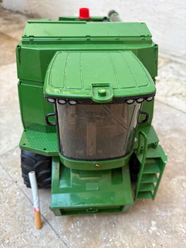 Bruder John Deere combine harvester T670i farm toy