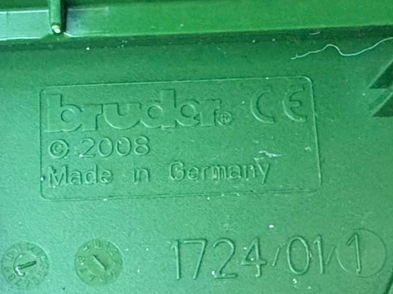 Bruder John Deere combine harvester T670i farm toy