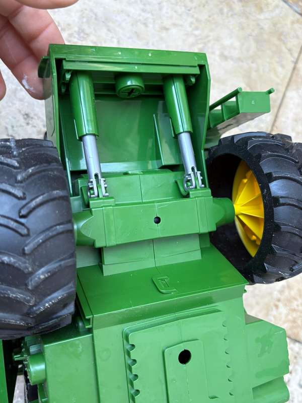 Bruder John Deere combine harvester T670i farm toy