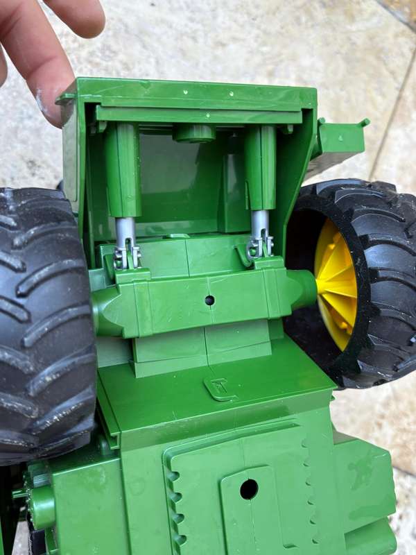 Bruder John Deere combine harvester T670i farm toy
