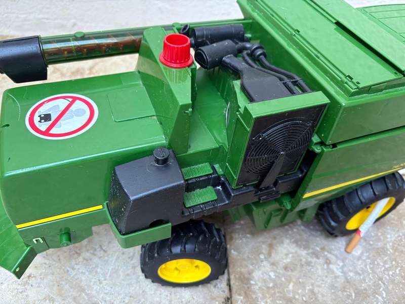 Bruder John Deere combine harvester T670i farm toy