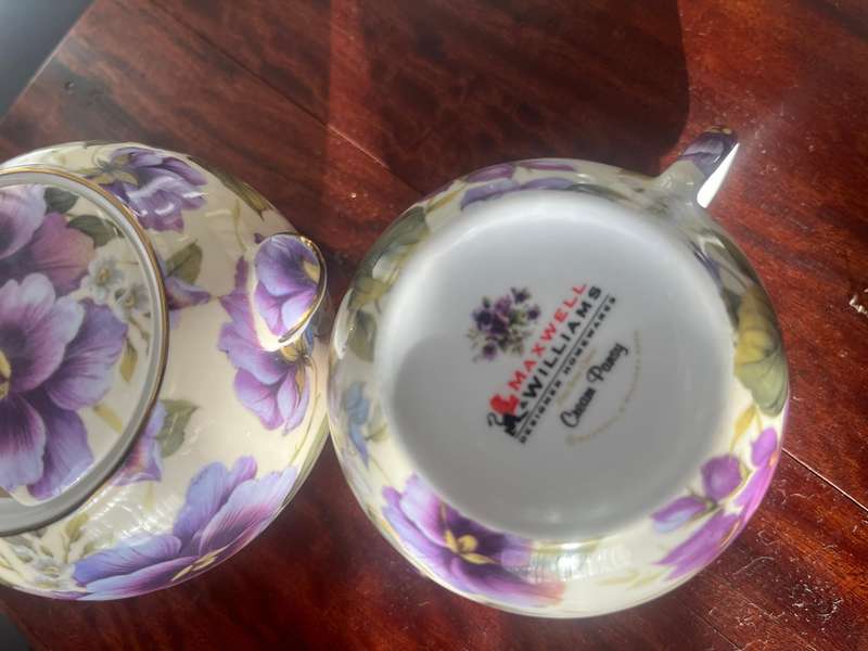 Maxwell Williams Cream Pansy milkjug and sugarpot