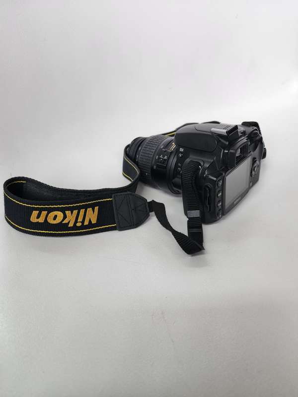 TRADE IN CLEARANCE  : NIKON DIGITAL CAMERA D40X