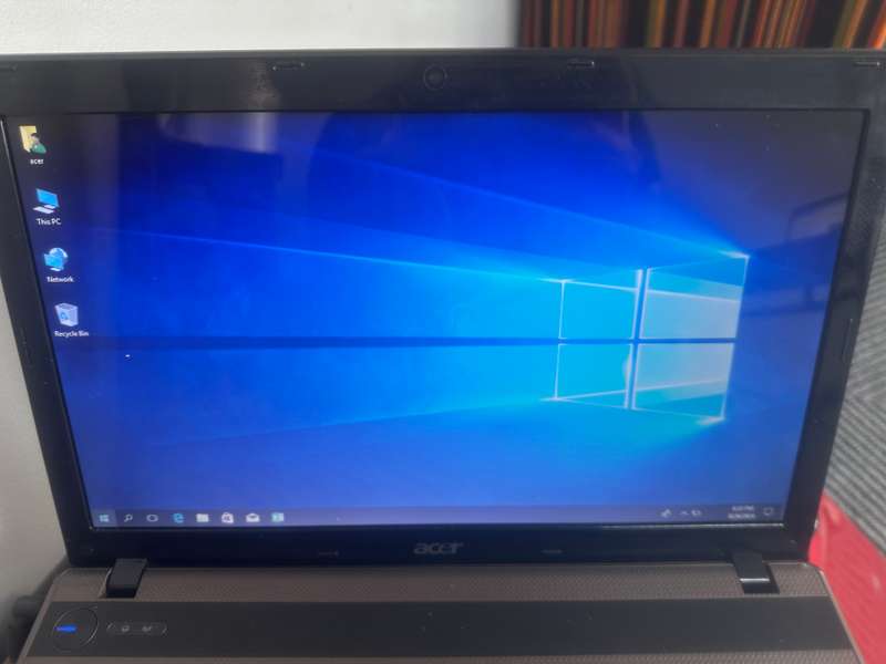 ACER -  Core i3 - 4 GB RAM - WINDOWS 10 HOME