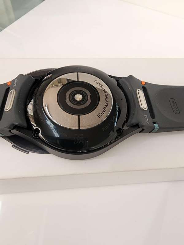 Samsung Galaxy Watch FE 40mm (Wi-Fi) preowned