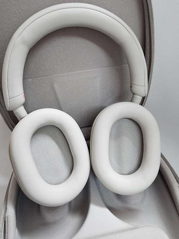 Sony Bluetooth Wireless Headphone, Silver preowned