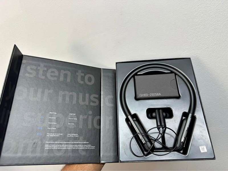 Samsung U Flex headphones preowned