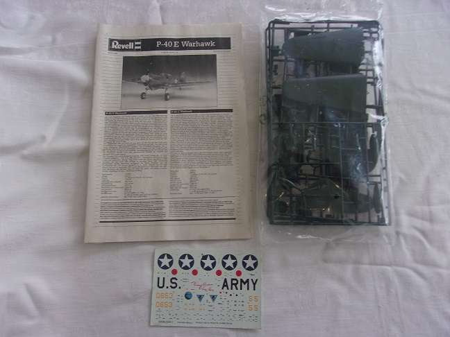 Revell 1:48 scale CurtissP-40 E Warhawk model plane kit - 04566