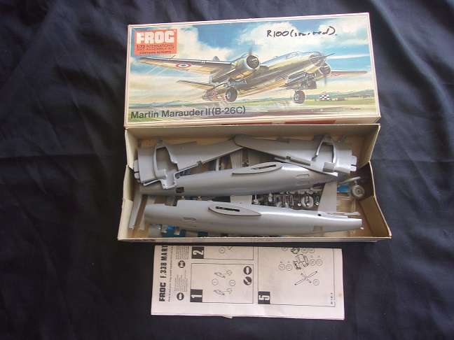 Lot of 5 vintage model plane kits for 1 bid - not sure if complete