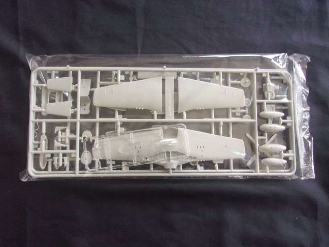 Academy 1:72 scale Mustang & Airfix Red Arrows Gnat model plane kits for 1 bid