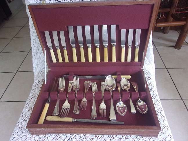 Vintage 35 piece mixed cutlery set in canteen