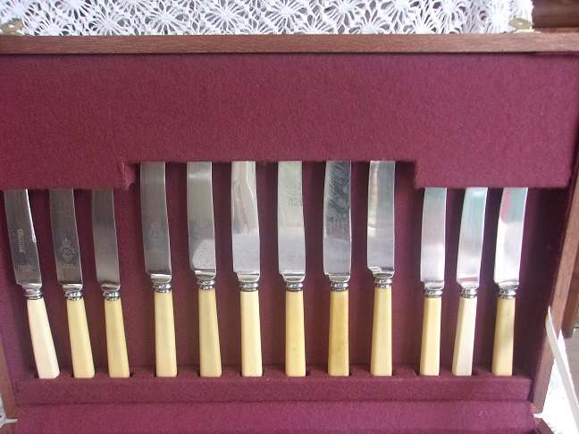 Vintage 35 piece mixed cutlery set in canteen