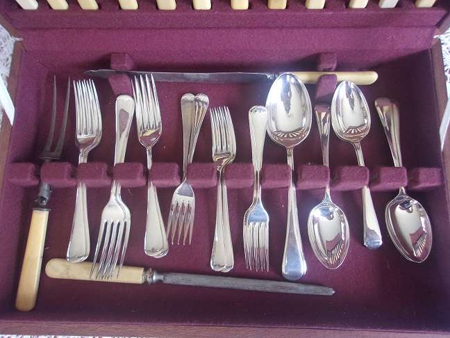 Vintage 35 piece mixed cutlery set in canteen