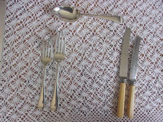 Vintage 35 piece mixed cutlery set in canteen