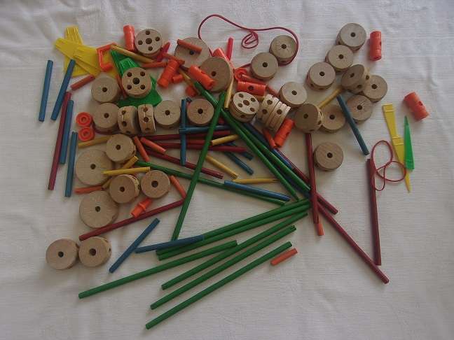 Vintage Tinkertoy No. 136 Junior Architect Creative Construction set