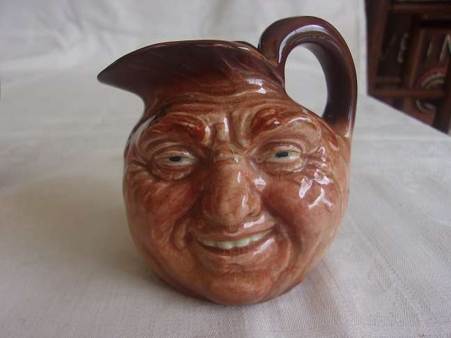 Vintage Beswick salt & pepper & 2 Royal Doulton character jugs for 1 bid