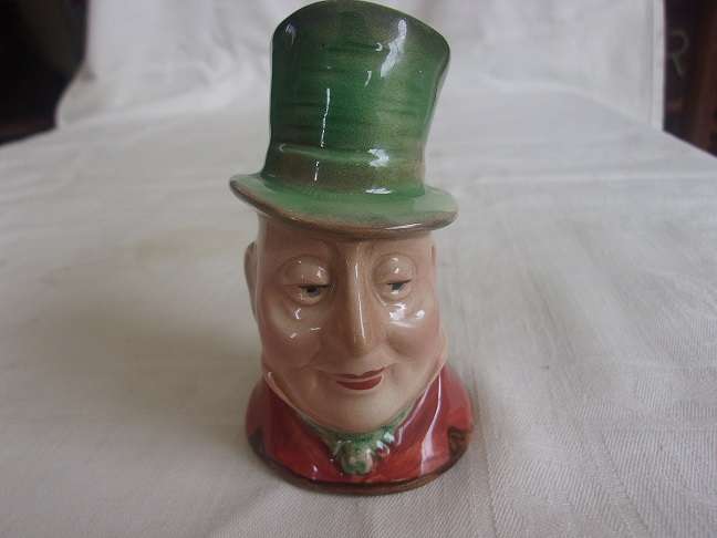 Vintage Beswick salt & pepper & 2 Royal Doulton character jugs for 1 bid