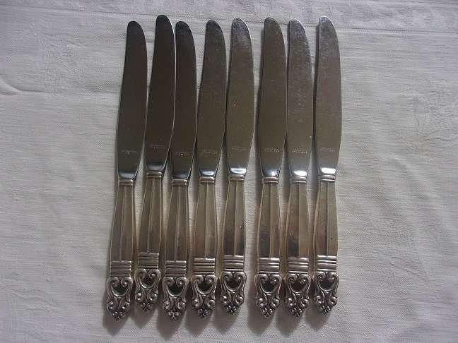 Set of 8 International Sterling Royal Danish Sterling silver handle dinner knives - 545g