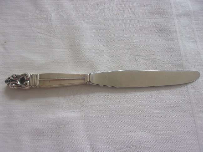 Set of 8 International Sterling Royal Danish Sterling silver handle dinner knives - 545g